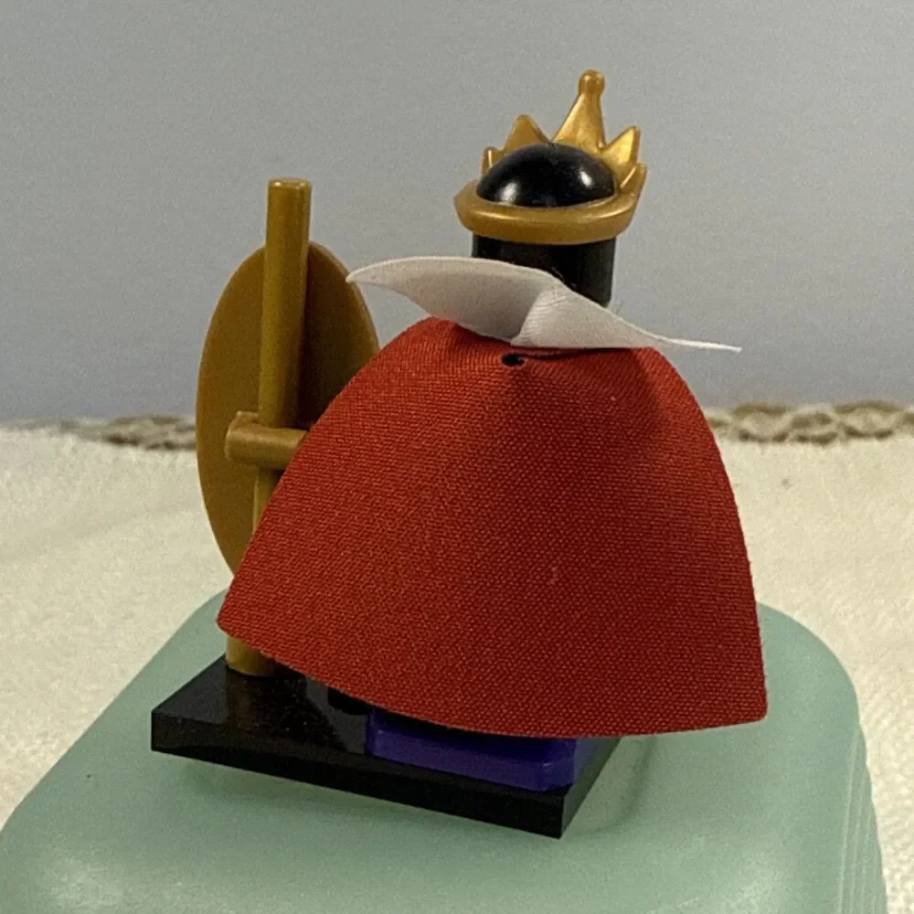 LEGO The Queen minifigure 71038 CMF Series Disney 100 mini figure 100th